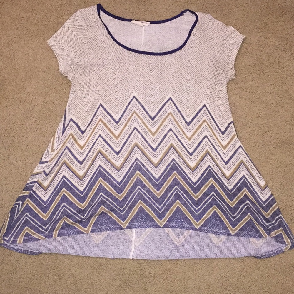 Flowy altar’d state top